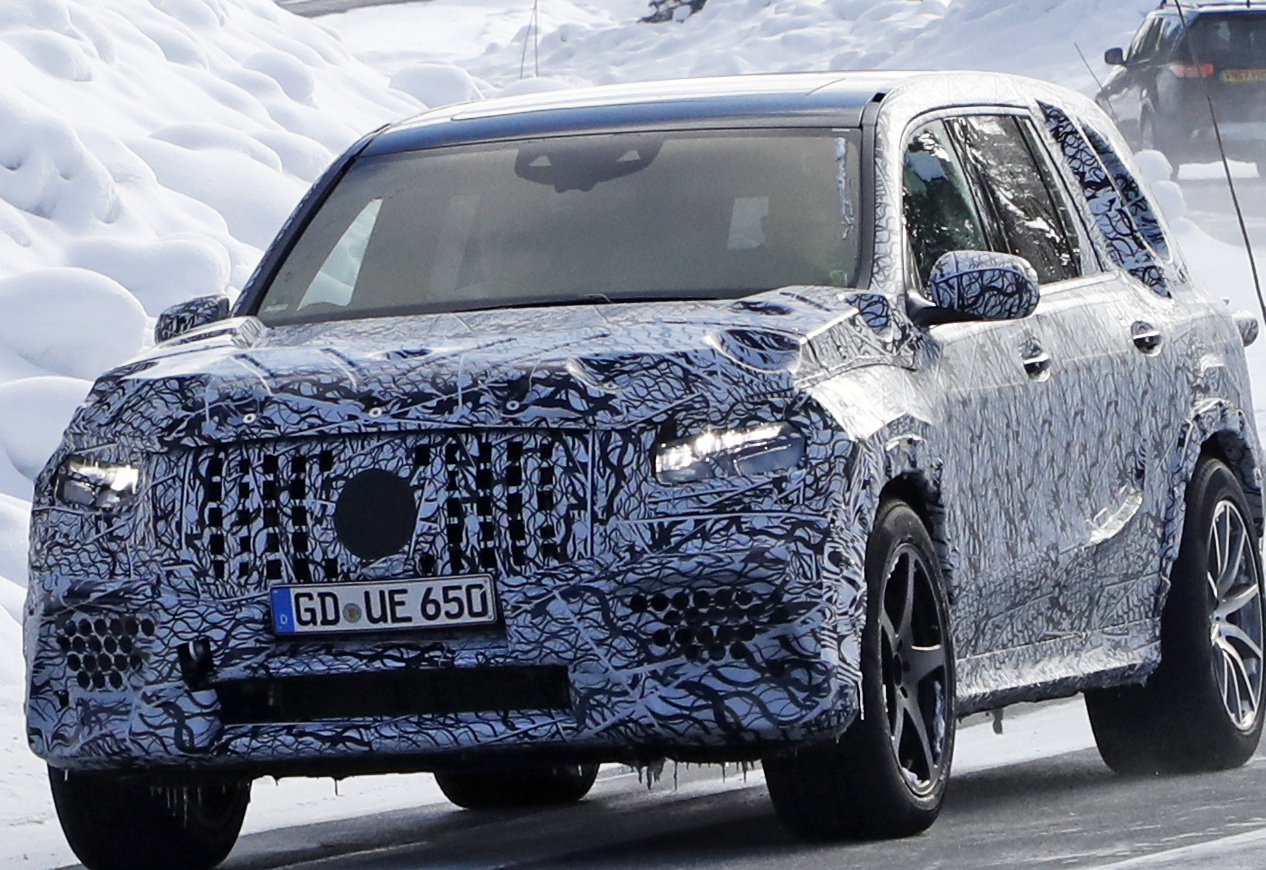 600馬力超え！メルセデス・ベンツ最強SUV、GLS 63 AMG次期型をスクープ