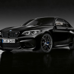 【新車】BMW M2クーペに、100台限定の「Edition Black Shadow」が登場。漆黒にきらめく存在感が魅力。 - P90295640_highRes_the-new-bmw-m2-coup-