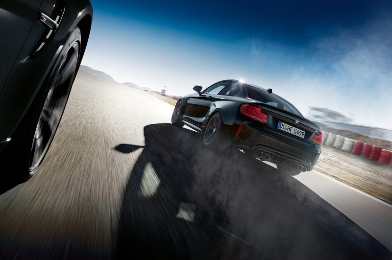 「【新車】BMW M2クーペに、100台限定の「Edition Black Shadow」が登場。漆黒にきらめく存在感が魅力。」の8枚目の画像