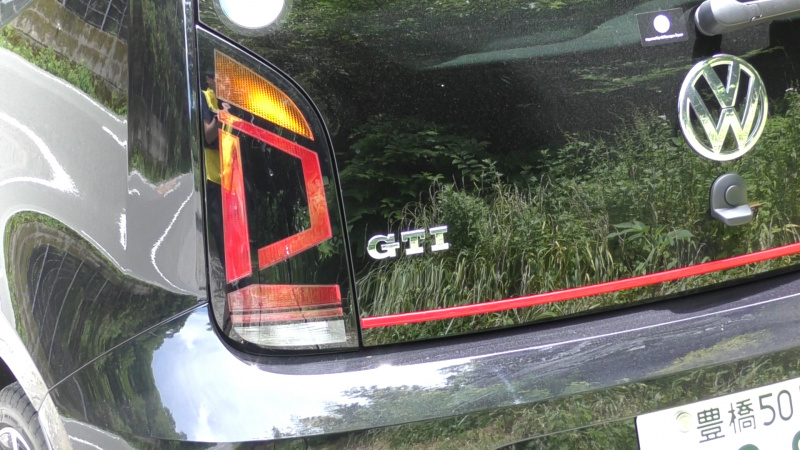「【VWアップ! GTI試乗動画】600台限定のGTIは、3気筒ターボ＋6MT＋よく動くサス＝こんなに小さいモデルでよくぞここまでの完成度」の8枚目の画像