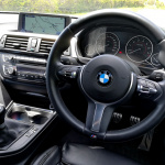 個人間カーシェア「エニカ」なら、レアな現行BMW320i Mスポーツ･6MT仕様をドライブすることができます！【等身大インプレその①】 - BB821R
