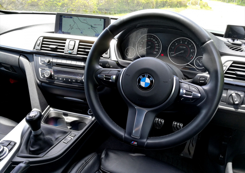 「個人間カーシェア「エニカ」なら、レアな現行BMW320i Mスポーツ･6MT仕様をドライブすることができます！【等身大インプレその①】」の2枚目の画像