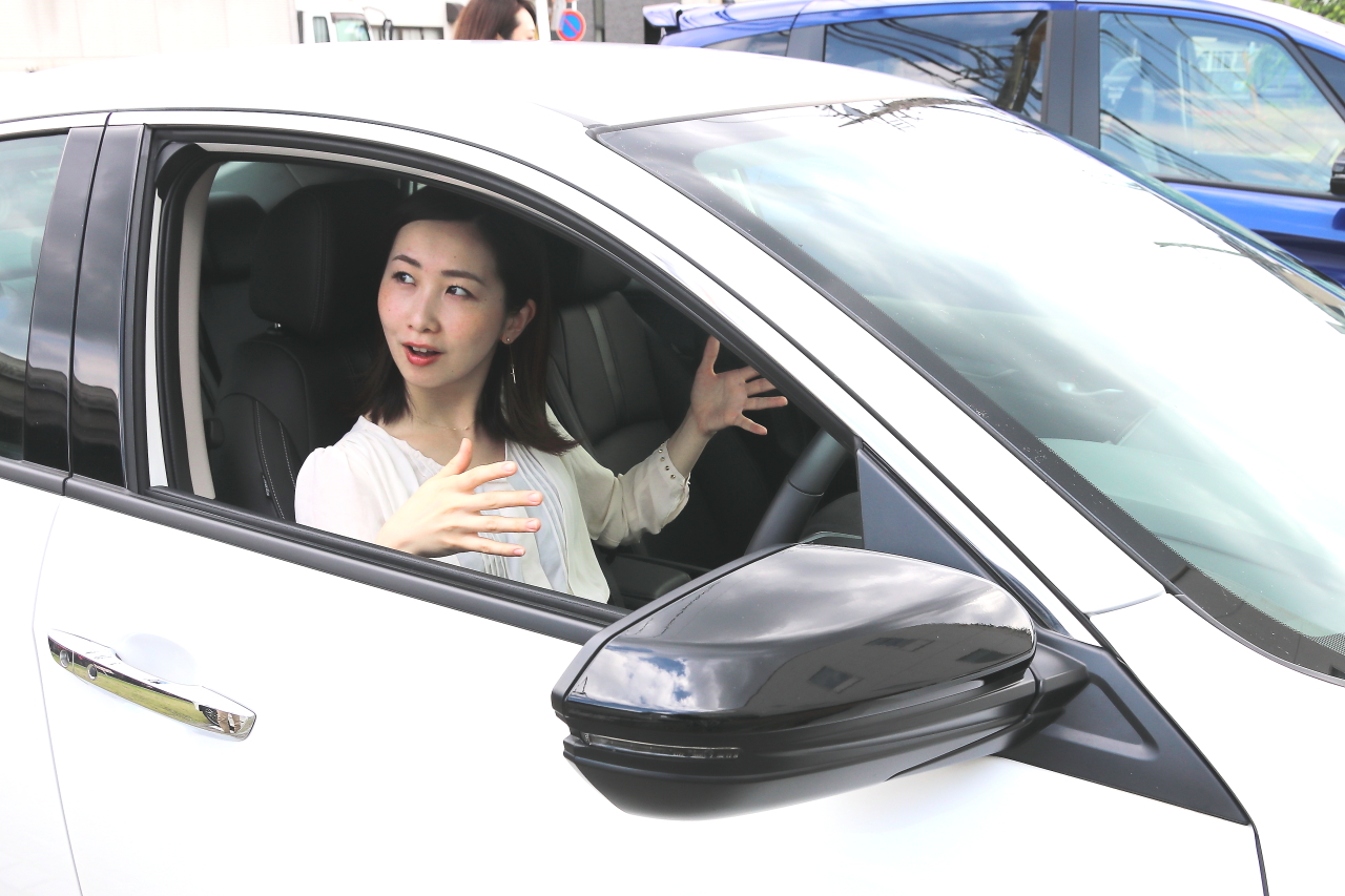 軽自動車はイヤ な女子に軽をオススメしてみた 女子のクルマ選び ミス東スポ 奥川チカリ前編 Clicccar Com