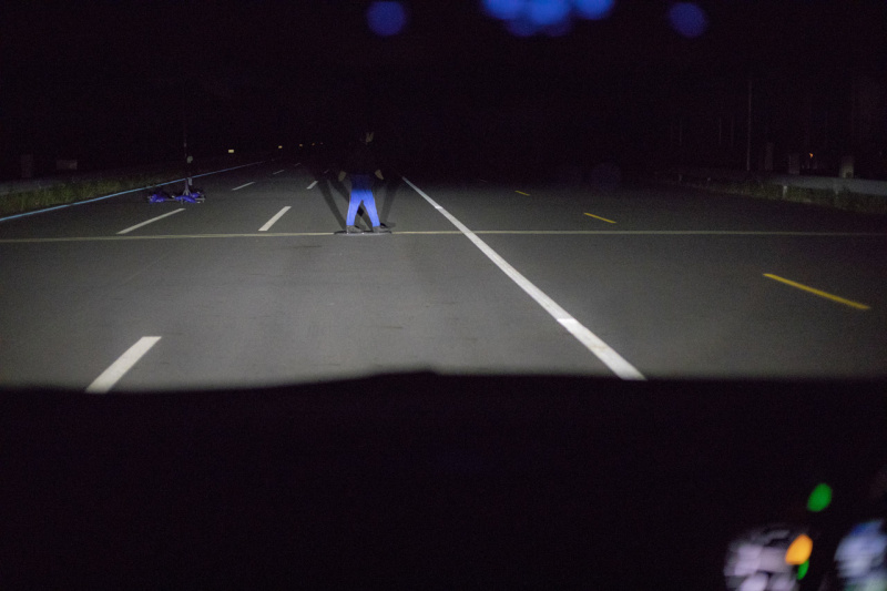 「【Toyota Safety Senseテスト】過信は禁物とはいえ夜間の交通事故をも減らせる待望の予防安全システムの実力」の1枚目の画像