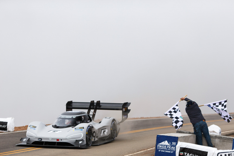 「フォルクスワーゲンの電気自動車がパイクスピークで歴代最速タイムを記録」の3枚目の画像