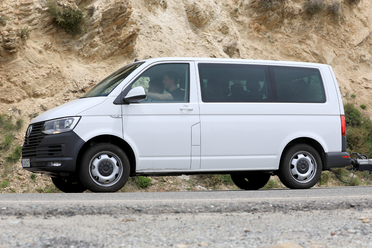 SpyPhoto 画像｜完全電動化の噂も。VWの次世代トランスポーター「T7」を初捕捉