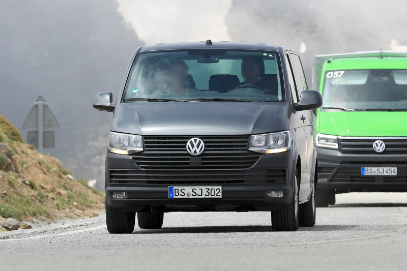 「完全電動化の噂も。VWの次世代トランスポーター「T7」を初捕捉」の8枚目の画像