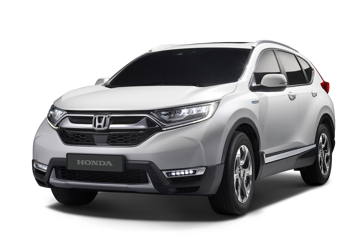 17 Honda Cr V 画像 新車 18年夏発売予定のホンダ Cr Vは1 5lターボ 2 0lハイブリッド 3列7人乗りも設定 Clicccar Com