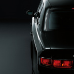 【新車】新型トヨタ・センチュリーのショルダー部のキャラクターラインには「几帳面」、奥深い艶と輝きを追求した新色「神威」を採用 - cen1806_18_s