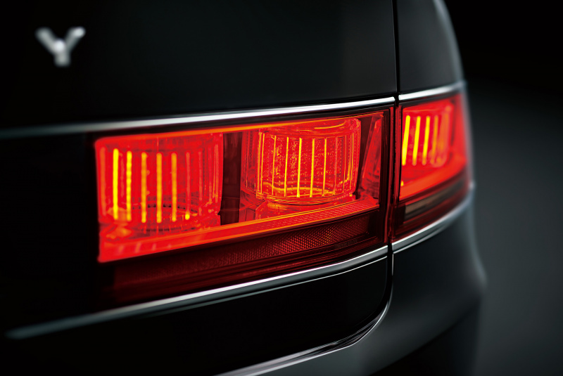 「【新車】新型トヨタ・センチュリーのショルダー部のキャラクターラインには「几帳面」、奥深い艶と輝きを追求した新色「神威」を採用」の5枚目の画像