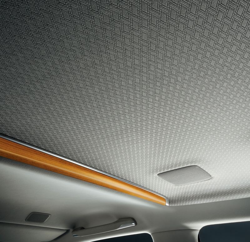 「【新車】新型トヨタ・センチュリーの快適性と「折り上げ天井様式」を採用した天井に注目」の6枚目の画像