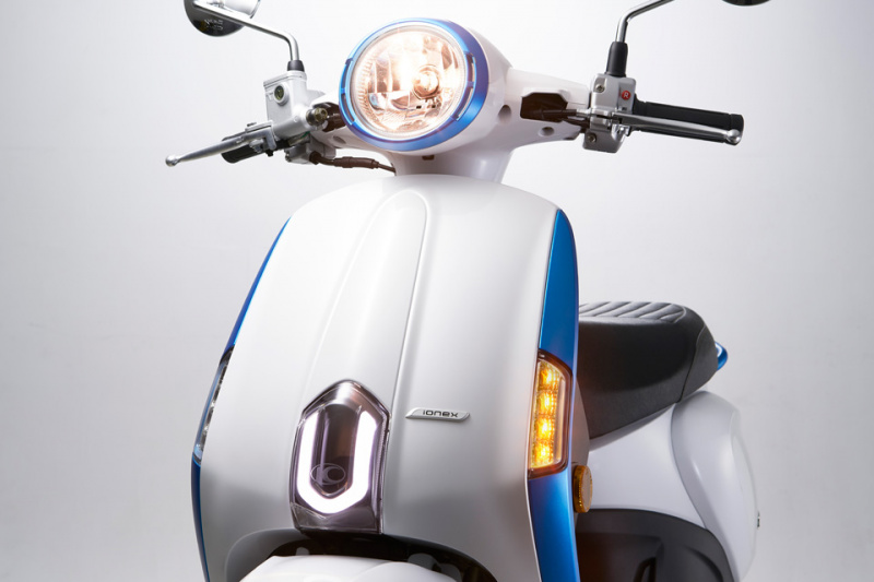 「【電動バイク】KYMCOが台湾向けにEVスクーター2種を発表！電動化の波は日本にも来てる!?」の5枚目の画像