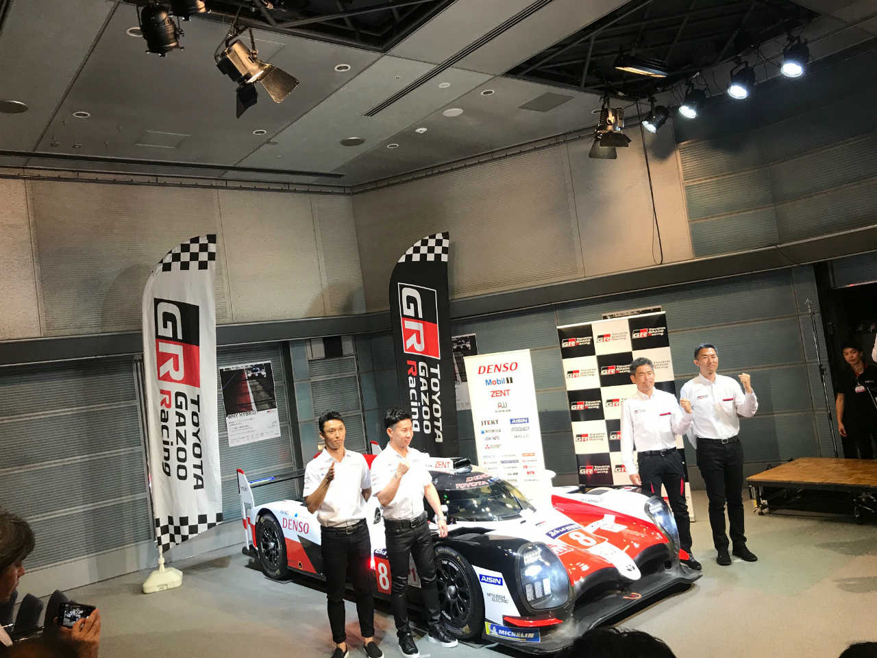 なぜトヨタはポルシェに勝てないのか トヨタ ガズー レーシングwecル マン24時間耐久レースへの挑戦 Clicccar Com