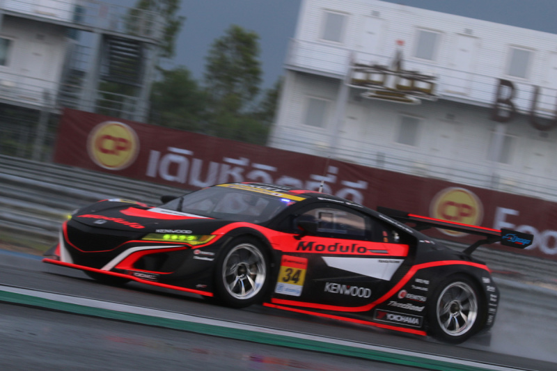 「【SUPER GT2018】今シーズンの注目マシンHONDA NSX GT3、タイ戦では予選中にタイヤ交換で挑んだ「Modulo KENWOOD NSX GT3」」の10枚目の画像