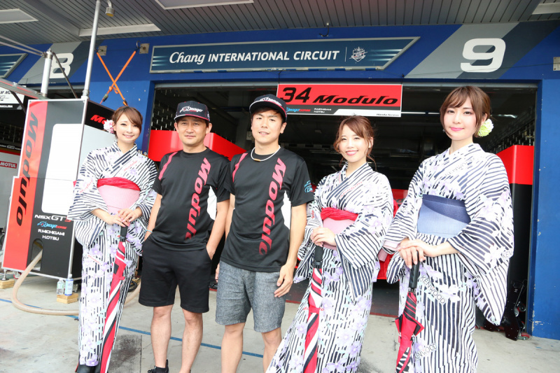 「【SUPER GT2018】今シーズンの注目マシンHONDA NSX GT3、タイ戦では予選中にタイヤ交換で挑んだ「Modulo KENWOOD NSX GT3」」の5枚目の画像