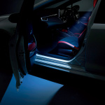 【新車】新型カローラ スポーツをダイナミックに変身させるモデリスタのカスタマイズアイテム - LEDスマートフットライト