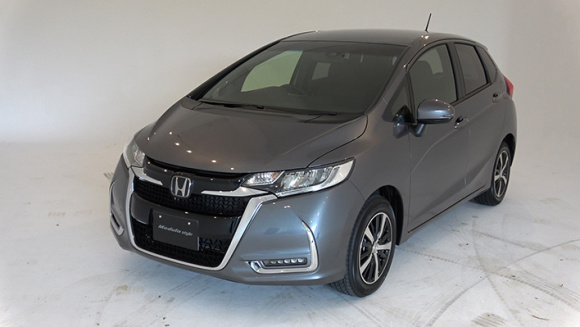 フィット モデューロ スタイル カスタム系でも派手すぎないのがモデューロらしさ 大胆造形グリルと黒と銀でまとめたインテリア Clicccar Com フィット モデューロ スタイル カスタム系でも派手すぎないのがモデューロらしさ 大胆造形グリルと黒と銀でまとめたインテリア Clicccar Com