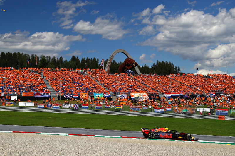 「マックス・フェルスタッペンが今シーズン初優勝！スタンドをオレンジに染めた「フェルスタッペン応援団」も大盛り上がり【2018年F1第9戦オーストリアGP】」の14枚目の画像