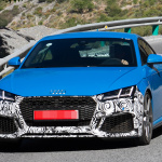 目元が変わった！ アウディ・TT RS改良型、フロントマスクが露出 - Audi TT-RS Facelift 2