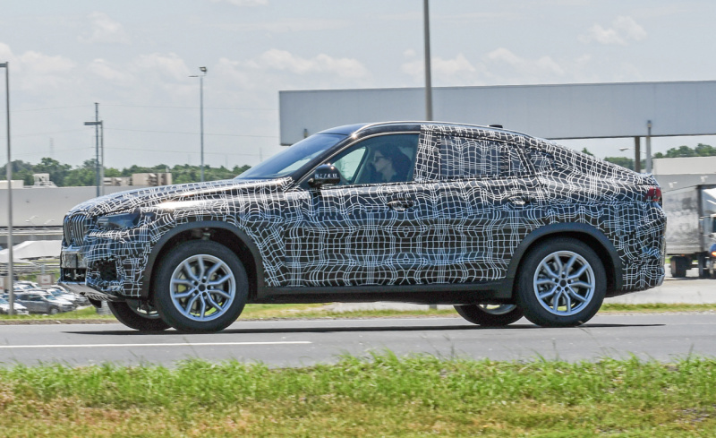 「BMW X6の次世代型を初スクープ　波打つテールライトなどでスポーティ感を演出」の2枚目の画像
