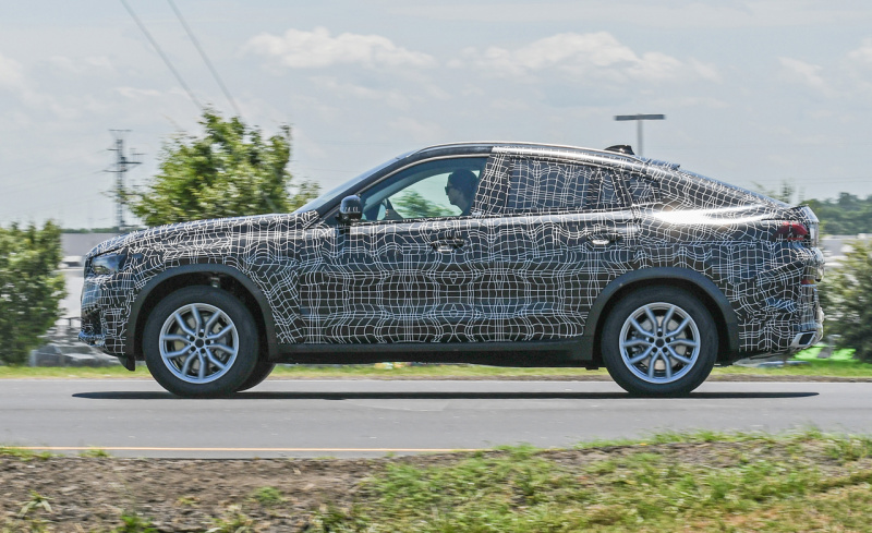 「BMW X6の次世代型を初スクープ　波打つテールライトなどでスポーティ感を演出」の3枚目の画像