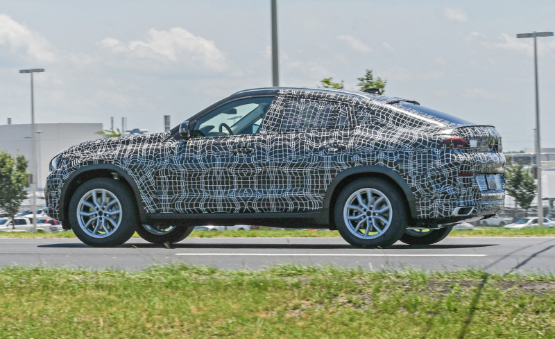 「BMW X6の次世代型を初スクープ　波打つテールライトなどでスポーティ感を演出」の4枚目の画像