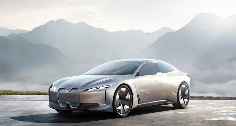 「BMW iシリーズの最新作　新時代EVの「i4」市販型はテスラを凌駕する航続距離を実現」の3枚目の画像