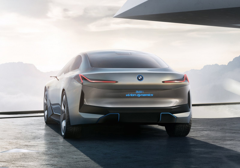 「BMW iシリーズの最新作　新時代EVの「i4」市販型はテスラを凌駕する航続距離を実現」の5枚目の画像