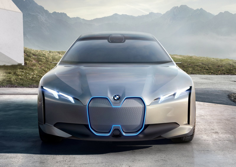 「BMW iシリーズの最新作　新時代EVの「i4」市販型はテスラを凌駕する航続距離を実現」の2枚目の画像