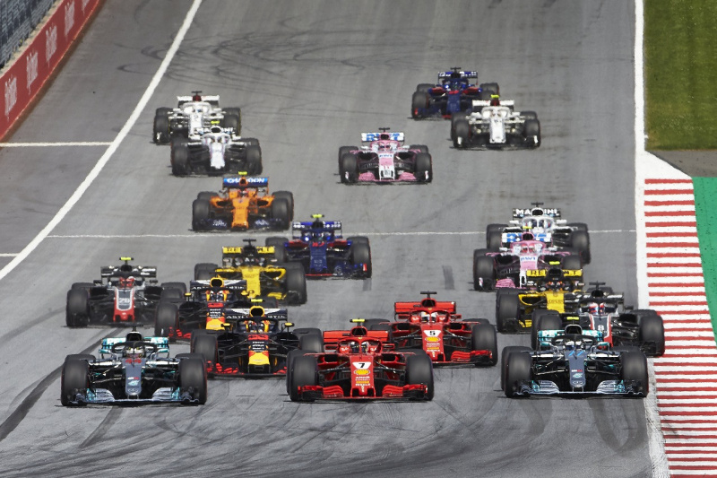 「マックス・フェルスタッペンが今シーズン初優勝！スタンドをオレンジに染めた「フェルスタッペン応援団」も大盛り上がり【2018年F1第9戦オーストリアGP】」の9枚目の画像