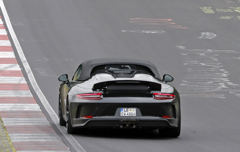 「ポルシェ・911スピードスターがコンセプトモデルとは別の伝統モデル？　ニュルで高速テスト中の最終プロトタイプをキャッチ」の12枚目の画像