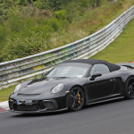 ポルシェ・911スピードスターがコンセプトモデルとは別の伝統モデル？　ニュルで高速テスト中の最終プロトタイプをキャッチ - Porsche 911 Speedster 4