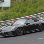 ポルシェ・911スピードスターがコンセプトモデルとは別の伝統モデル？　ニュルで高速テスト中の最終プロトタイプをキャッチ - Porsche 911 Speedster 5