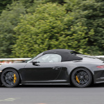 ポルシェ・911スピードスターがコンセプトモデルとは別の伝統モデル？　ニュルで高速テスト中の最終プロトタイプをキャッチ - Porsche 911 Speedster 8