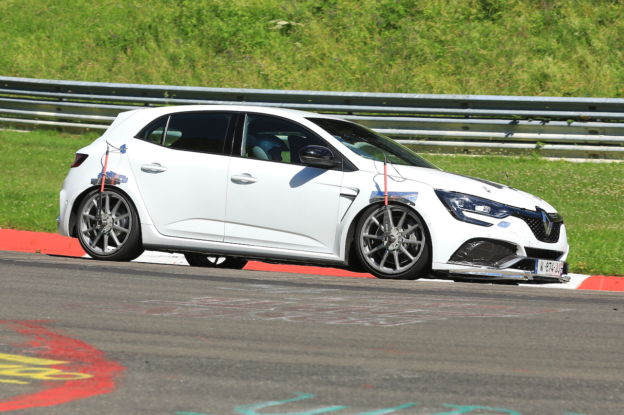 Spy Photo 画像 ホンダ タイプrへ牙を剥く ルノー メガーヌr S 最速 トロフィー 新型 ニュル市販ff最速挑戦 Clicccar Com Spy Photo 画像 ホンダ タイプrへ牙を剥く ルノー メガーヌr S 最速 トロフィー 新型 ニュル市販ff最速挑戦 Clicccar Com