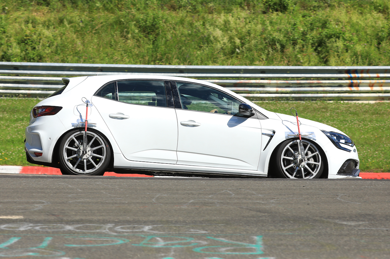 Spy Photo 画像 ホンダ タイプrへ牙を剥く ルノー メガーヌr S 最速 トロフィー 新型 ニュル市販ff最速挑戦 Clicccar Com Spy Photo 画像 ホンダ タイプrへ牙を剥く ルノー メガーヌr S 最速 トロフィー 新型 ニュル市販ff最速挑戦 Clicccar Com