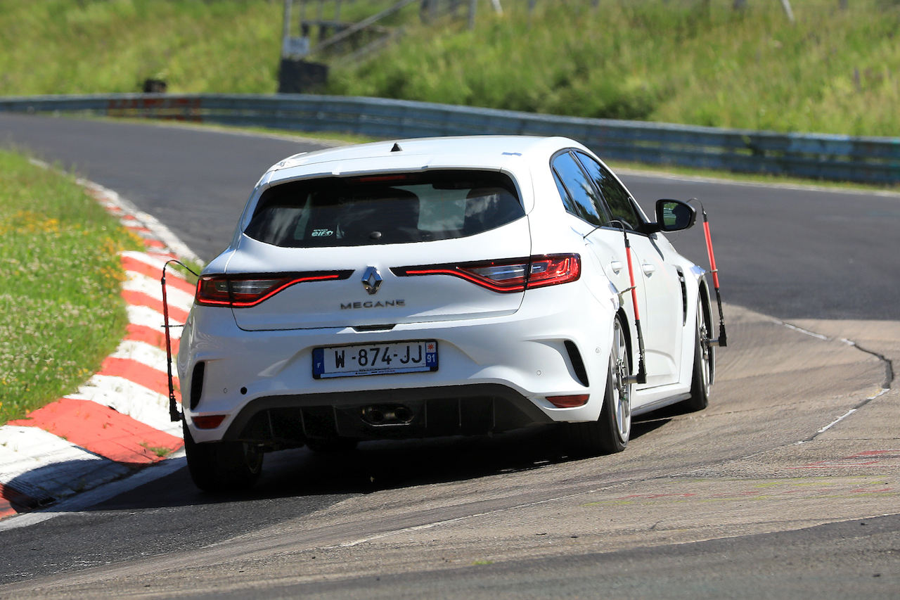 Spy Photo 画像 ホンダ タイプrへ牙を剥く ルノー メガーヌr S 最速 トロフィー 新型 ニュル市販ff最速挑戦 Clicccar Com Spy Photo 画像 ホンダ タイプrへ牙を剥く ルノー メガーヌr S 最速 トロフィー 新型 ニュル市販ff最速挑戦 Clicccar Com