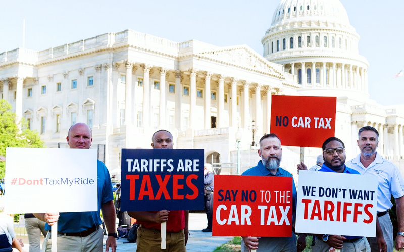 「米国の首都にトヨタ従業員が集結！　トランプ政権の輸入関税・25%に抗議」の1枚目の画像