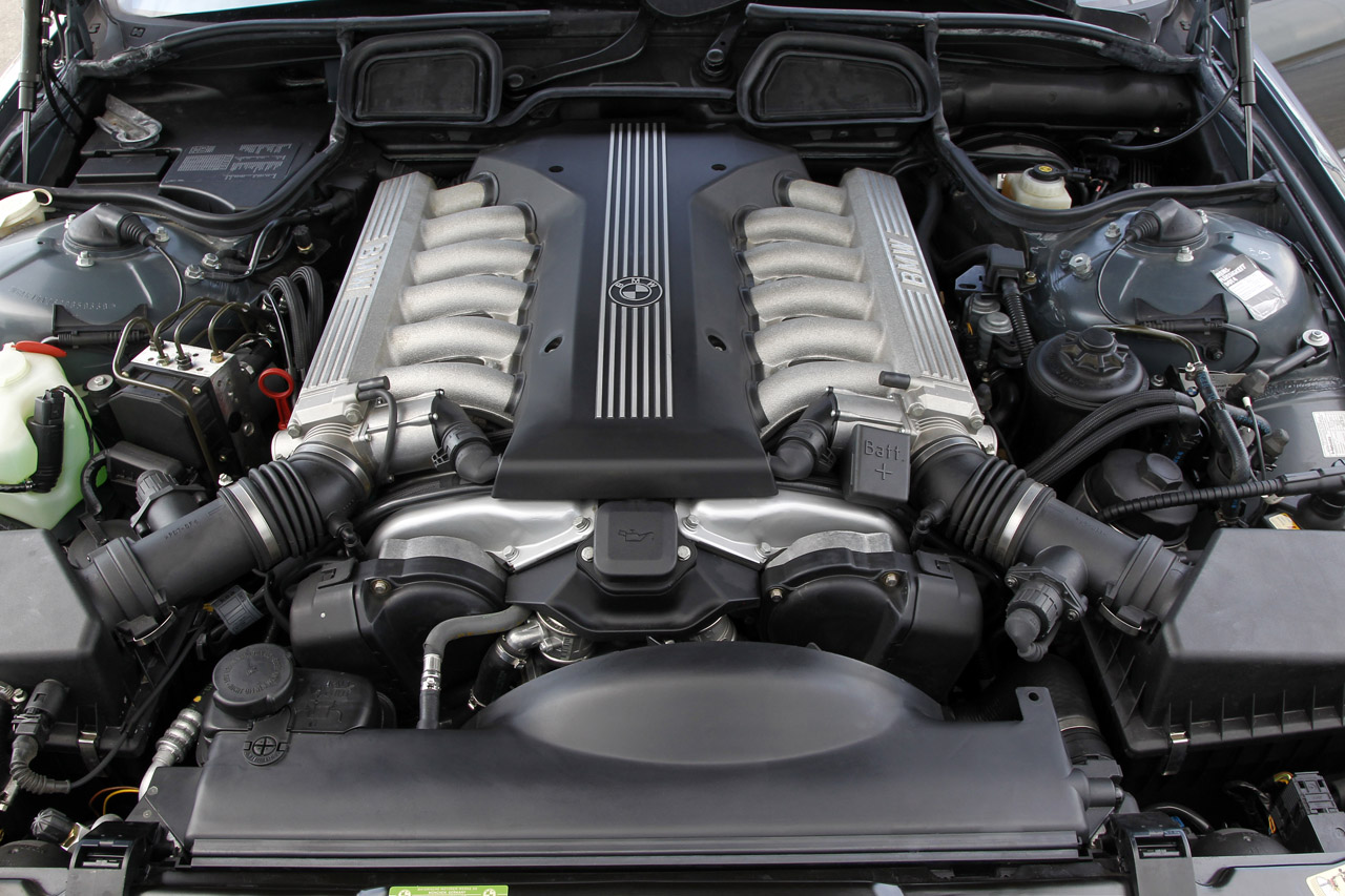 クラウン走り 画像 中古車 V12エンジンへの敬意の表れか 先代トヨタ センチュリーが値上がり傾向 Clicccar Com