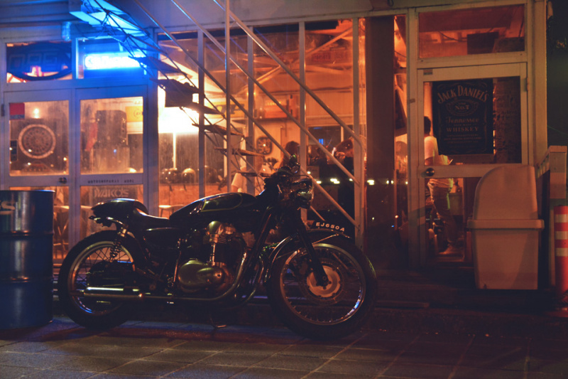 「ツーリングのシメに寄りたい「Motoshop&bar MORE」は、関西のたまり場的ライダースカフェ！」の1枚目の画像