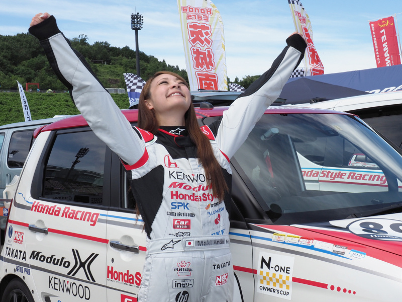 「現役レースクイーンのデビューレースは壮絶バトル!?　安藤麻貴さん、予選を突破して見事完走」の13枚目の画像