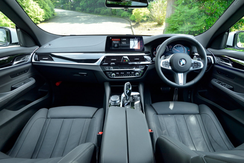 「【BMW・6シリーズ グランツーリスモ試乗】従来のヒエラルキーに属さない個性的なスタイルと高い居住性、実用性が特徴」の3枚目の画像