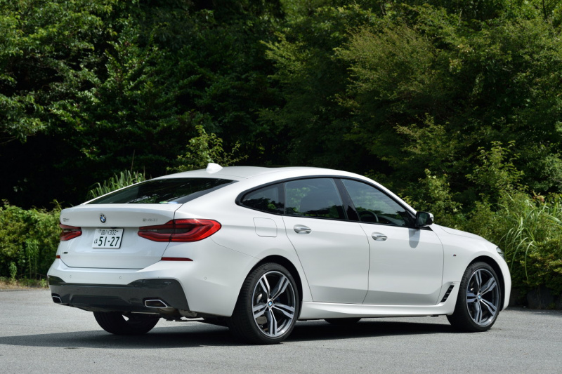 「【BMW・6シリーズ グランツーリスモ試乗】従来のヒエラルキーに属さない個性的なスタイルと高い居住性、実用性が特徴」の1枚目の画像