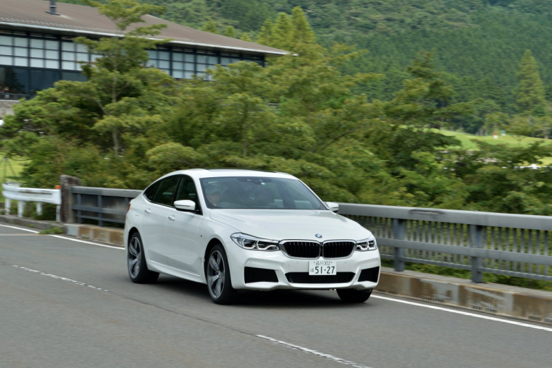 「【BMW・6シリーズ グランツーリスモ試乗】マイルドな乗り味とボディサイズを忘れさせる豪快な加速が美点」の5枚目の画像