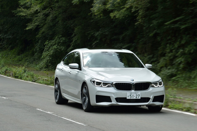 「【BMW・6シリーズ グランツーリスモ試乗】マイルドな乗り味とボディサイズを忘れさせる豪快な加速が美点」の13枚目の画像