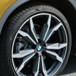 【BMW X2試乗】狭い都市部でも扱いやすいサイズと、驚異の最小回転半径5.1mがもたらす小回り性能 - 20180713bmw X2 20i_026