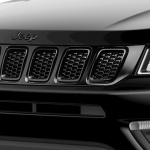 【新車】ブラックのアクセントカラーで精悍さを増した「Jeep Compass Night Eagle」が200台限定で登場 - 7_JP_M6_NightEagle_front_panel
