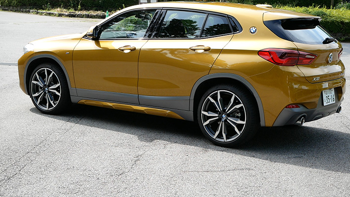 「【BMW X2試乗】ミニとは異なる重厚なハンドリングと全高が低くても十分な室内スペース」の4枚目の画像