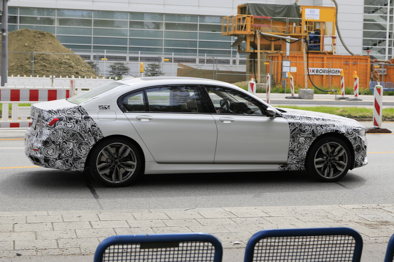 「新型BMW・7シリーズは中も外も大きく変わる！」の4枚目の画像