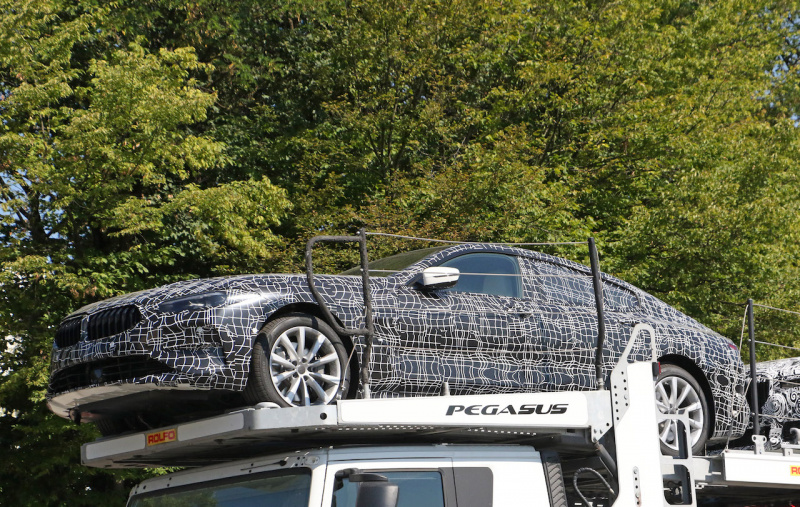 「BMW・8シリーズに4ドア版「グランクーペ」が追加。トップモデルは600馬力の「M8グランクーペ」か？」の14枚目の画像